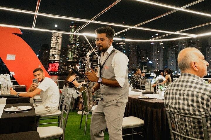 Enjoy a luxurious dinner cruise along Dubai Marina with live music and an open bar, photo 23 | wizardtrip