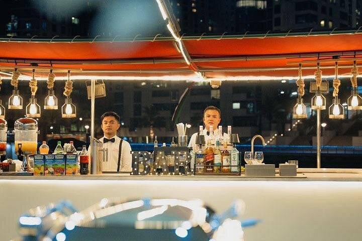 Enjoy a luxurious dinner cruise along Dubai Marina with live music and an open bar, photo 24 | wizardtrip