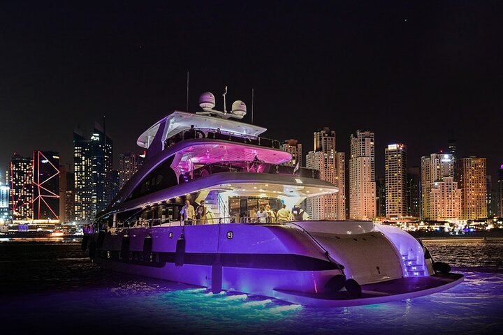 Dubai: Superyacht Party with Live DJ & Open Bar | wizardtrip