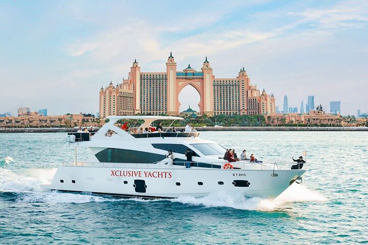 Croisière de luxe en yacht sur la Marina de Dubaï avec petit-déjeuner ou barbecue en option | wizardtrip