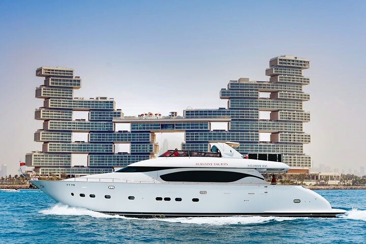Luxe jachtcruise in Dubai Marina, langs iconische bezienswaardigheden zoals de Burj Al Arab, foto 6 | wizardtrip