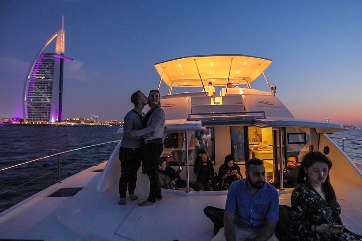Luxe jachtcruise in Dubai Marina, langs iconische bezienswaardigheden zoals de Burj Al Arab, foto 8 | wizardtrip