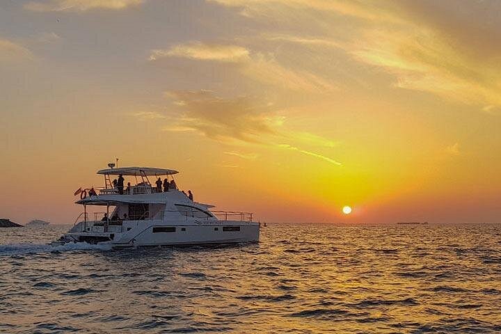 Luxe jachtcruise in Dubai Marina, langs iconische bezienswaardigheden zoals de Burj Al Arab, foto 9 | wizardtrip