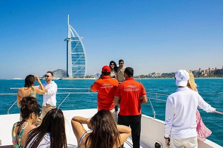 Luxe jachtcruise in Dubai Marina, langs iconische bezienswaardigheden zoals de Burj Al Arab, foto 10 | wizardtrip