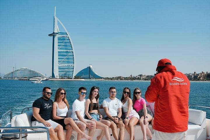 Luxe jachtcruise in Dubai Marina, langs iconische bezienswaardigheden zoals de Burj Al Arab, foto 11 | wizardtrip