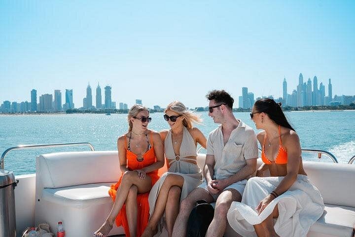 Luxe jachtcruise in Dubai Marina, langs iconische bezienswaardigheden zoals de Burj Al Arab, foto 12 | wizardtrip