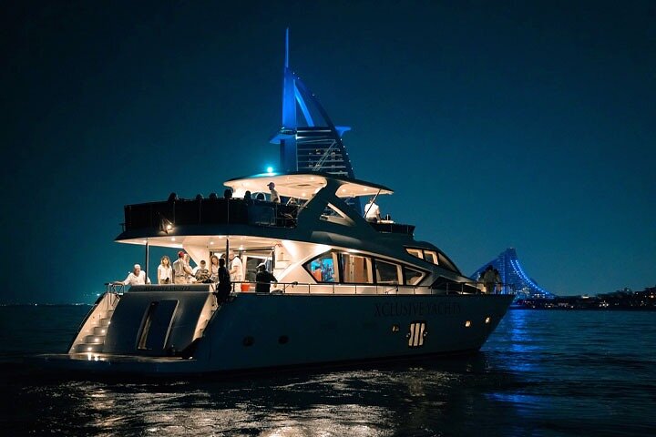 Luxe jachtcruise in Dubai Marina, langs iconische bezienswaardigheden zoals de Burj Al Arab, foto 18 | wizardtrip