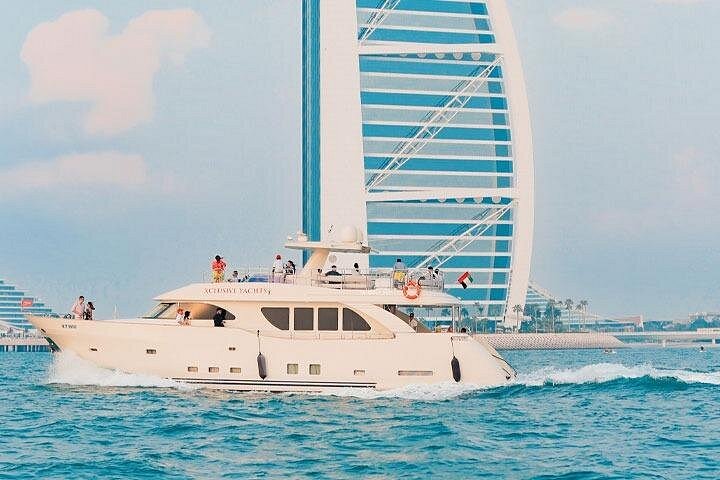 Luxe jachtcruise in Dubai Marina, langs iconische bezienswaardigheden zoals de Burj Al Arab, foto 20 | wizardtrip