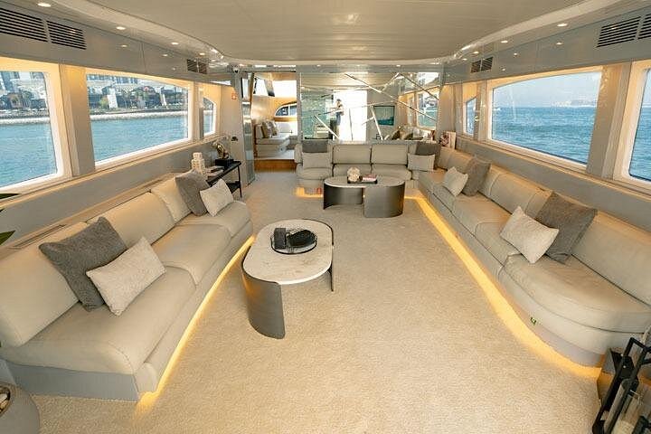 Luxe jachtcruise in Dubai Marina, langs iconische bezienswaardigheden zoals de Burj Al Arab, foto 22 | wizardtrip