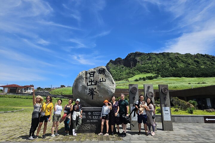 Explorez la côte Est de Jeju : sites UNESCO, plongeuses Haenyeo, cratères volcaniques et tubes de lave, photo 22 | wizardtrip