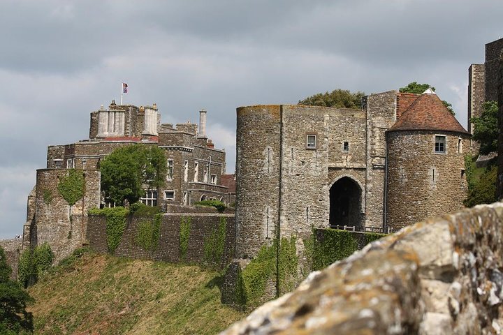 Day tour from London to the White Cliffs of Dover and Canterbury Cathedral, showcasing coastal views and historic architecture, photo 6 | wizardtrip