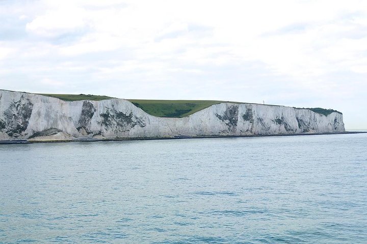 Day tour from London to the White Cliffs of Dover and Canterbury Cathedral, showcasing coastal views and historic architecture, photo 7 | wizardtrip