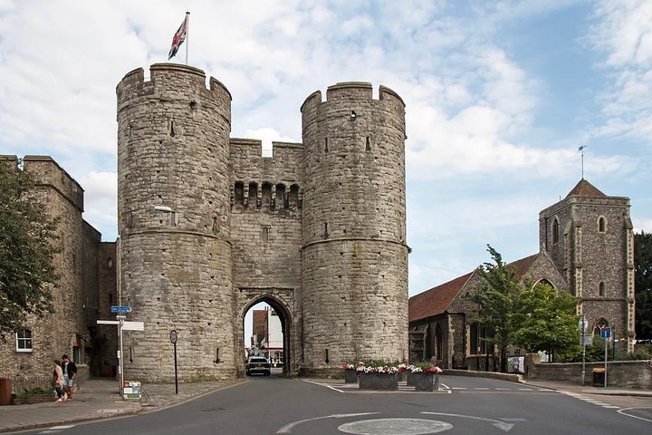 Day tour from London to the White Cliffs of Dover and Canterbury Cathedral, showcasing coastal views and historic architecture, photo 10 | wizardtrip