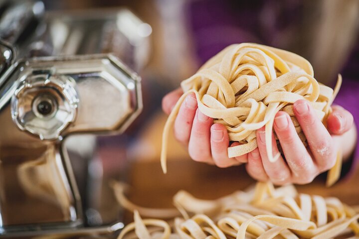 Learn to make fresh pasta and enjoy unlimited wine in a historic medieval tower in Florence, photo 1 | wizardtrip