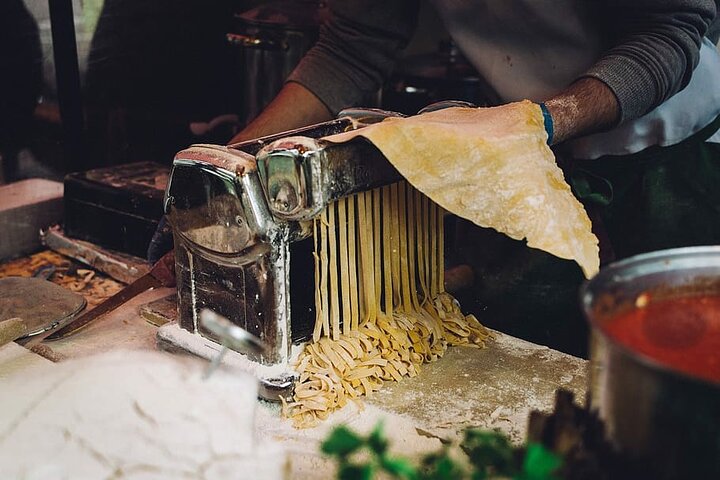 Lær at lave frisk pasta og nyd ubegrænset vin i et historisk middelaldertårn i Firenze, foto 8 | wizardtrip
