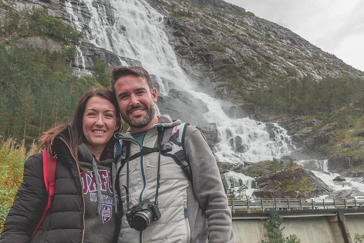 Natursköna vyer över Langfoss vattenfall och det norska fjordlandskapet, foto 9 | wizardtrip