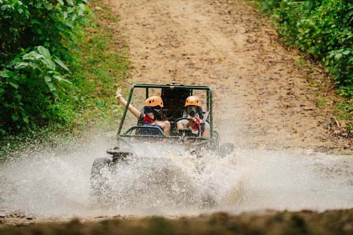 Aventure Tyrolienne à Punta Cana avec Buggies et Équitation | wizardtrip