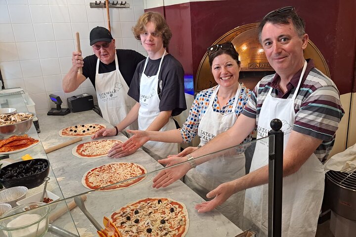 Impara a preparare pizza e tiramisù a Roma con uno chef professionista, foto 9 | wizardtrip