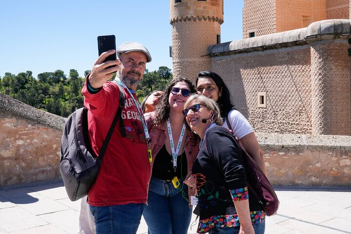 Udforsk Segovias historiske vartegn, herunder det romerske akvædukt, Alcázar og katedralen, på en dagstur fra Madrid, foto 6 | wizardtrip