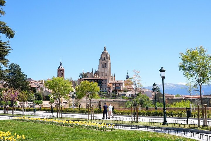 Udforsk Segovias historiske vartegn, herunder det romerske akvædukt, Alcázar og katedralen, på en dagstur fra Madrid, foto 10 | wizardtrip
