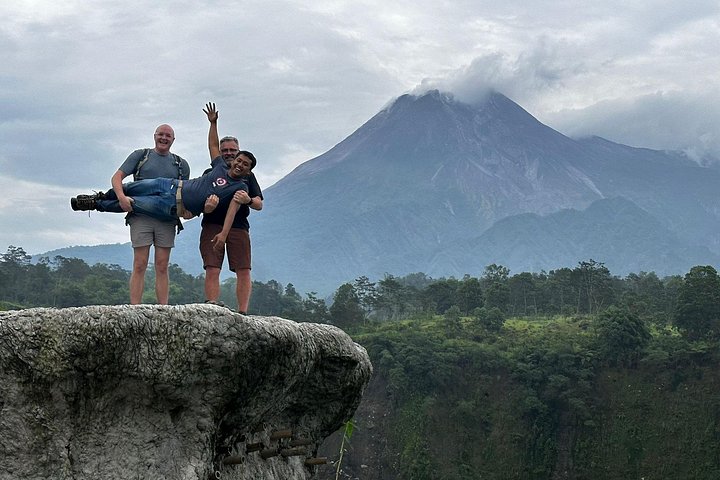 Full-day tour of Borobudur sunrise, Merapi Volcano, and Prambanan temples in Yogyakarta, Indonesia, photo 9 | wizardtrip