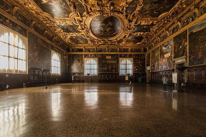 Guided tour of Doge's Palace and St. Mark's Basilica in Venice, Italy, photo 7 | wizardtrip