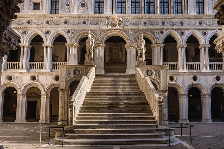 Guided tour of Doge's Palace and St. Mark's Basilica in Venice, Italy, photo 10 | wizardtrip