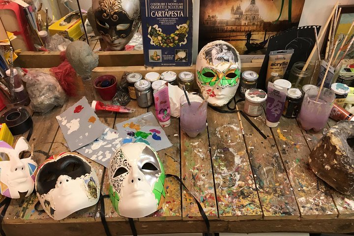 Laboratorio di creazione maschere veneziane a Venezia, Italia, per creare maschere di Carnevale uniche, foto 6 | wizardtrip