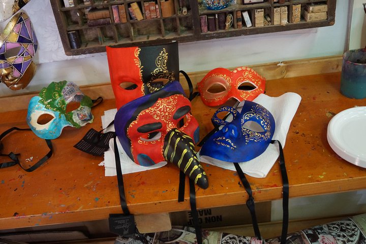 Laboratorio di creazione maschere veneziane a Venezia, Italia, per creare maschere di Carnevale uniche, foto 7 | wizardtrip