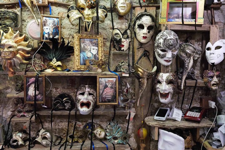 Laboratorio di creazione maschere veneziane a Venezia, Italia, per creare maschere di Carnevale uniche, foto 14 | wizardtrip