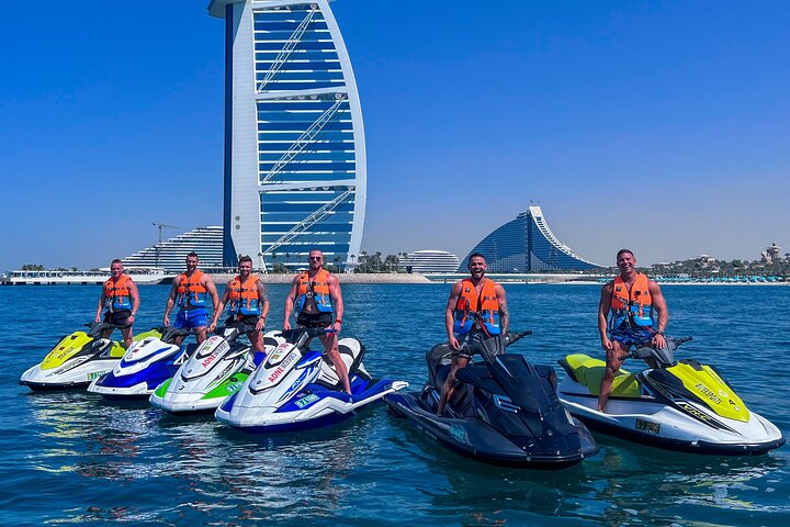 Njut av en spännande 30-minuters jetski-tur i Dubai, med fantastisk utsikt över Burj Al Arab, foto 9 | wizardtrip