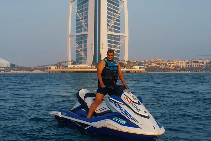 Njut av en spännande 30-minuters jetski-tur i Dubai, med fantastisk utsikt över Burj Al Arab, foto 10 | wizardtrip