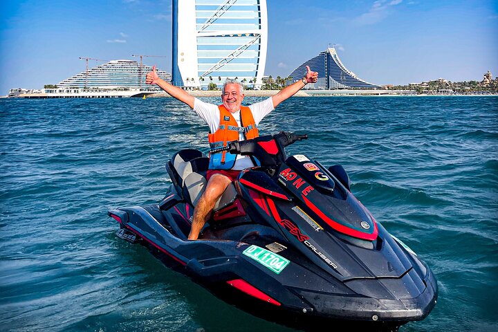 Njut av en spännande 30-minuters jetski-tur i Dubai, med fantastisk utsikt över Burj Al Arab, foto 11 | wizardtrip