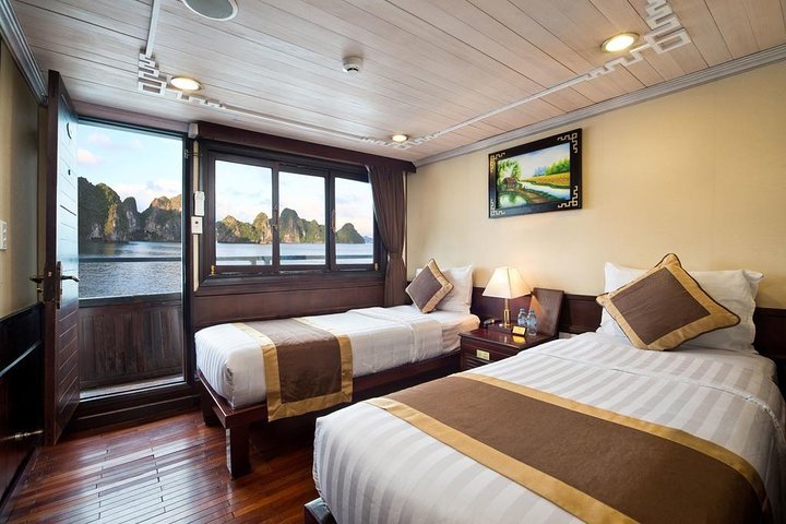 Overnight cruise adventure in Halong Bay, Vietnam, featuring limestone karsts, kayaking, and onboard dining, photo 12 | wizardtrip
