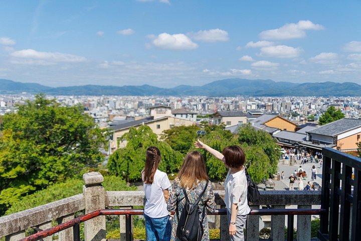 Private guided tour of Kyoto's iconic temples, shrines, and districts, photo 15 | wizardtrip