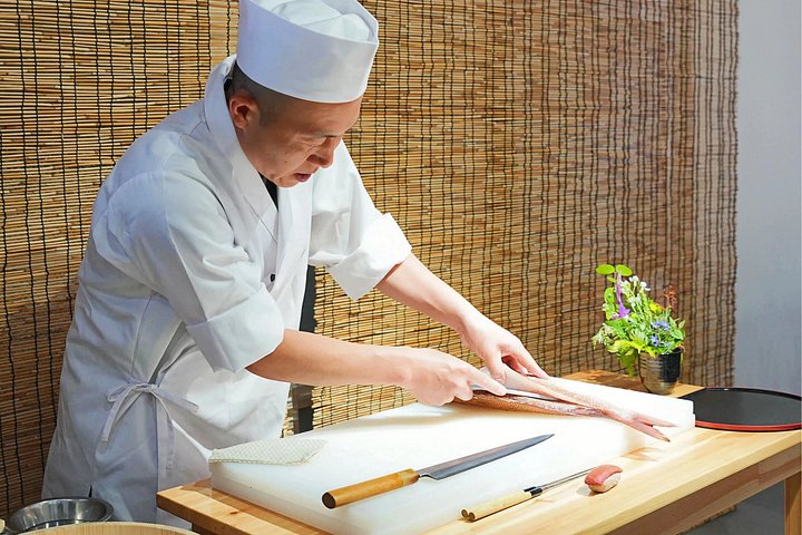 Learn to make authentic sushi in Tokyo with a professional chef in Tsukiji Market, photo 6 | wizardtrip