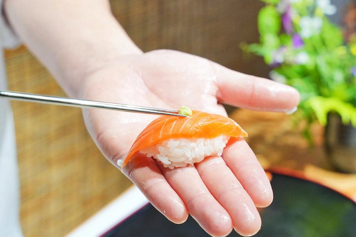 Learn to make authentic sushi in Tokyo with a professional chef in Tsukiji Market, photo 7 | wizardtrip