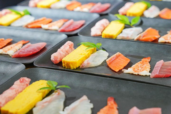 Learn to make authentic sushi in Tokyo with a professional chef in Tsukiji Market, photo 8 | wizardtrip