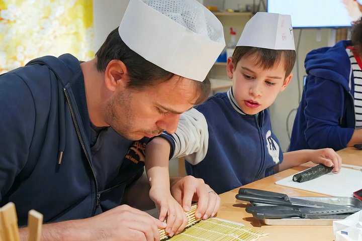 Learn to make authentic sushi in Tokyo with a professional chef in Tsukiji Market, photo 11 | wizardtrip