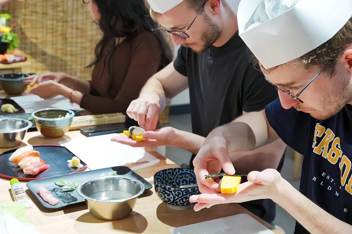 Learn to make authentic sushi in Tokyo with a professional chef in Tsukiji Market, photo 15 | wizardtrip