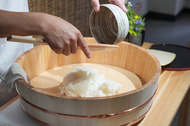 Learn to make authentic sushi in Tokyo with a professional chef in Tsukiji Market, photo 20 | wizardtrip