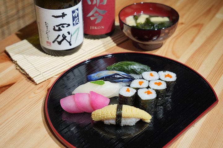 Learn to make authentic sushi in Tokyo with a professional chef in Tsukiji Market, photo 22 | wizardtrip