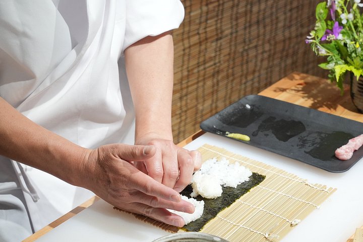 Learn to make authentic sushi in Tokyo with a professional chef in Tsukiji Market, photo 23 | wizardtrip