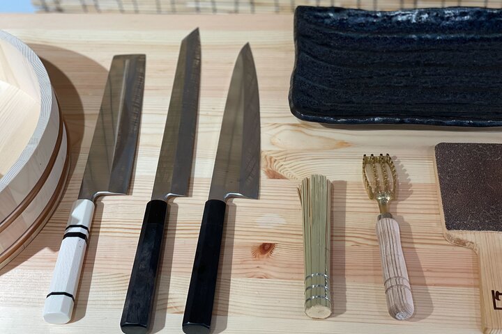 Learn to make authentic sushi in Tokyo with a professional chef in Tsukiji Market, photo 25 | wizardtrip