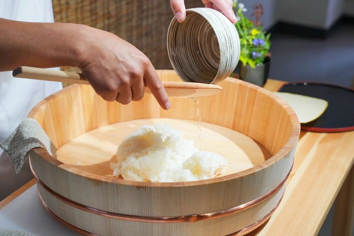 Experience Tokyo's Tsukiji Fish Market and a sushi-making class with a professional chef, photo 6 | wizardtrip
