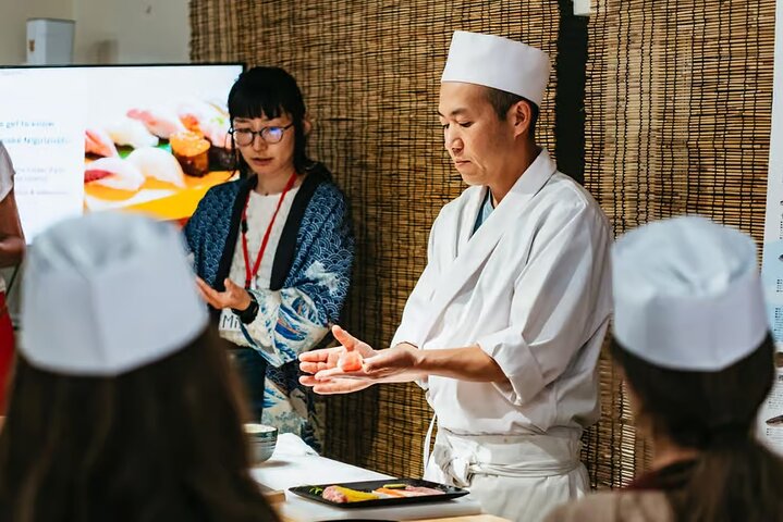 Experience Tokyo's Tsukiji Fish Market and a sushi-making class with a professional chef, photo 15 | wizardtrip