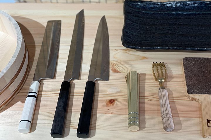 Experience Tokyo's Tsukiji Fish Market and a sushi-making class with a professional chef, photo 16 | wizardtrip