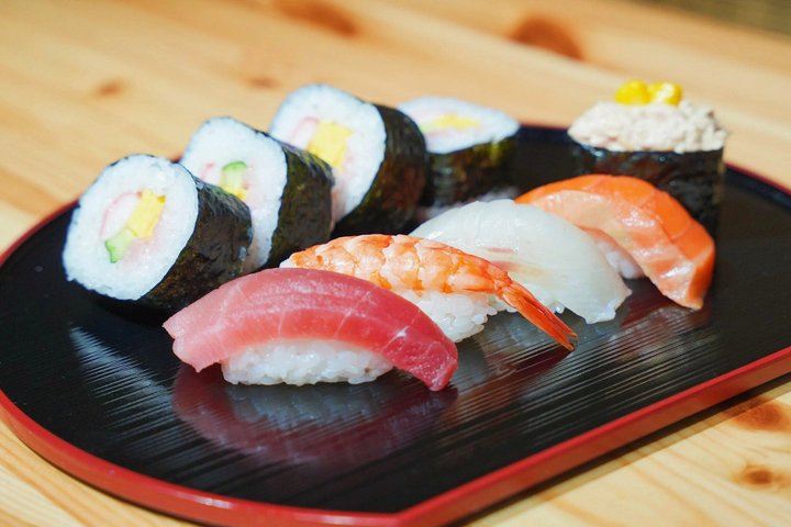 Experience Tokyo's Tsukiji Fish Market and a sushi-making class with a professional chef, photo 19 | wizardtrip