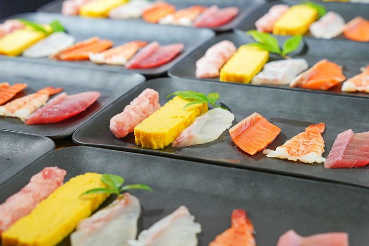 Experience Tokyo's Tsukiji Fish Market and a sushi-making class with a professional chef, photo 20 | wizardtrip