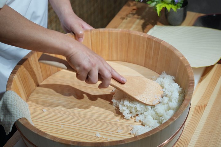 Experience Tokyo's Tsukiji Fish Market and a sushi-making class with a professional chef, photo 22 | wizardtrip